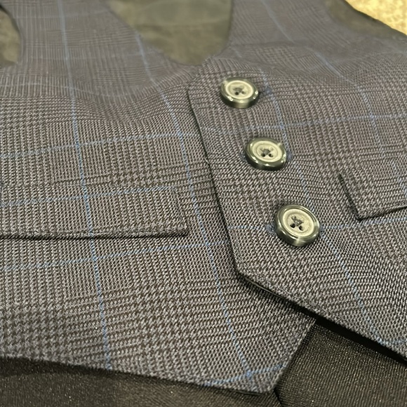 Boys Suit Set | 3-6 Months - Picture 2 of 4